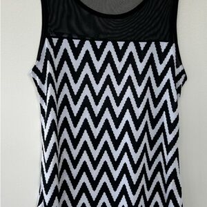 Blu Planet Black and White Chevron Mesh Top Size Large